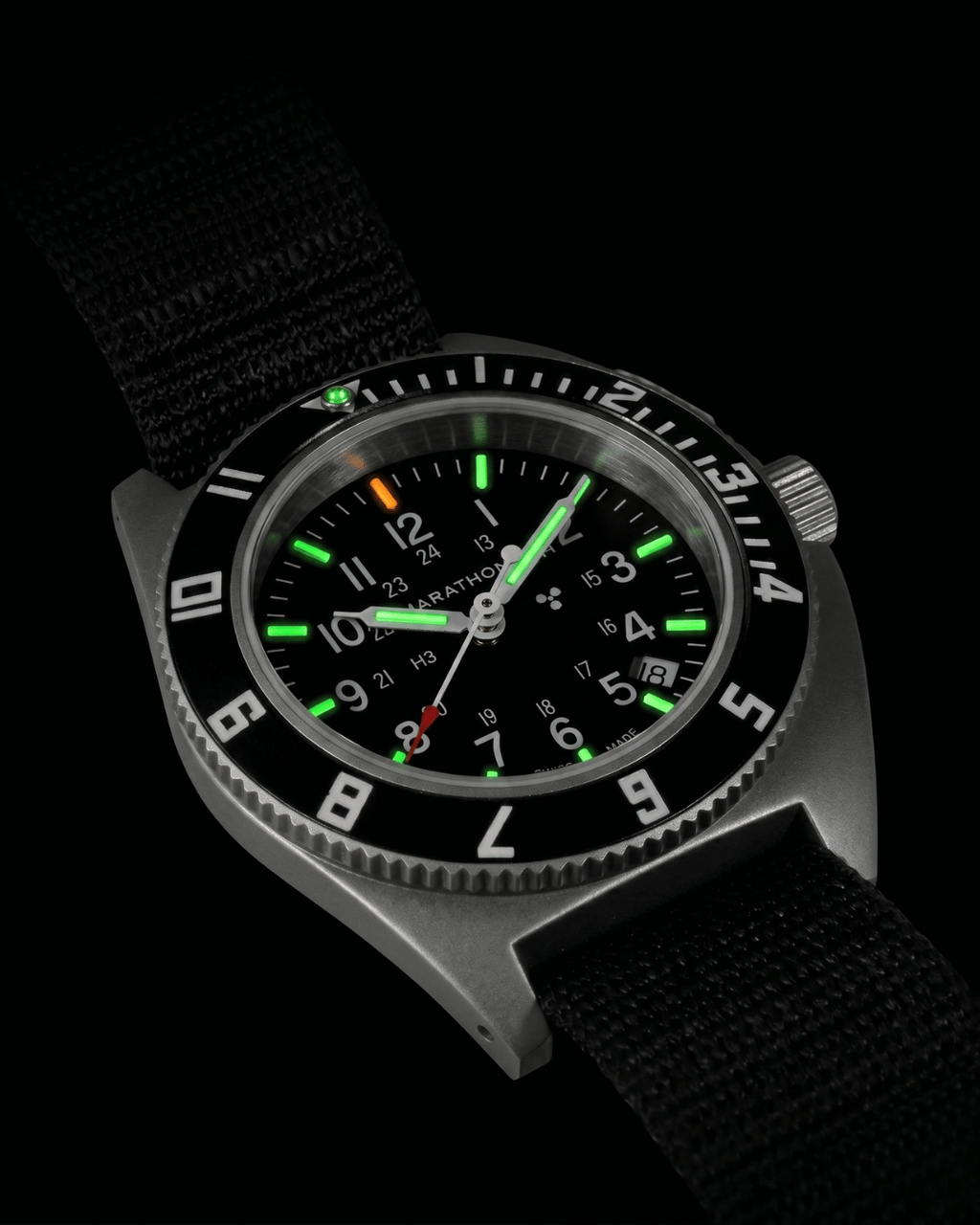 Night view of the SSNAV-D AUTO dial. Self-illuminating Tritium gas tubes ensuring constant visibility at high altitudes. Elite pilot wristwatch.