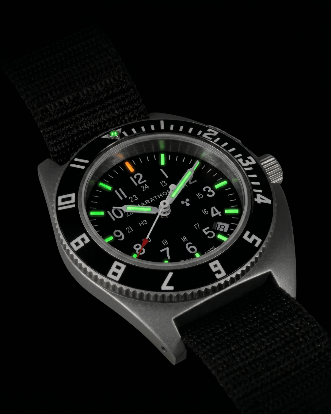 Night view of the SSNAV-D AUTO dial. Self-illuminating Tritium gas tubes ensuring constant visibility at high altitudes. Elite pilot wristwatch.