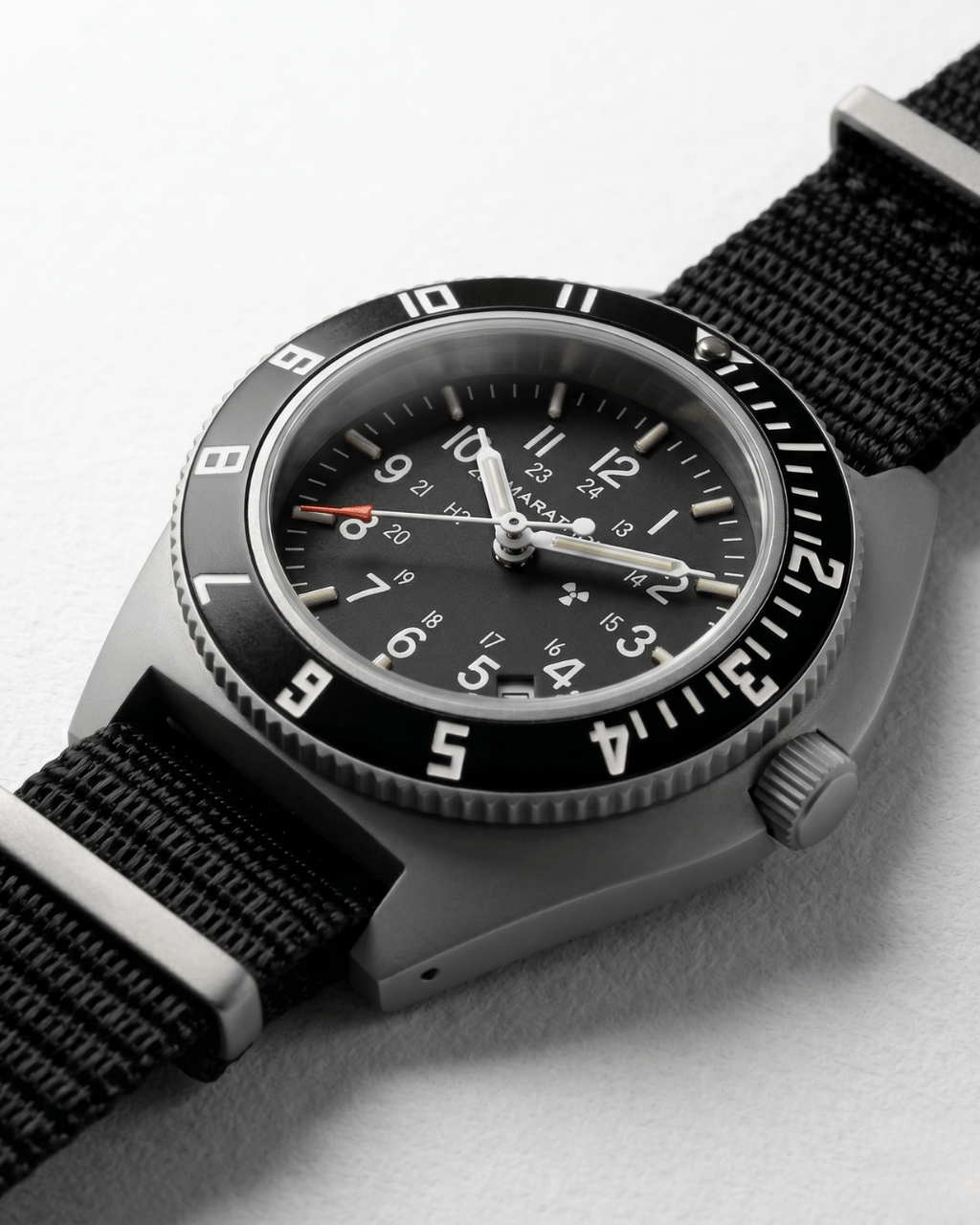 Macro shot of the SSNAV-D AUTO bezel and sapphire crystal. Designed for extreme air pressure shifts and professional aviation performance.