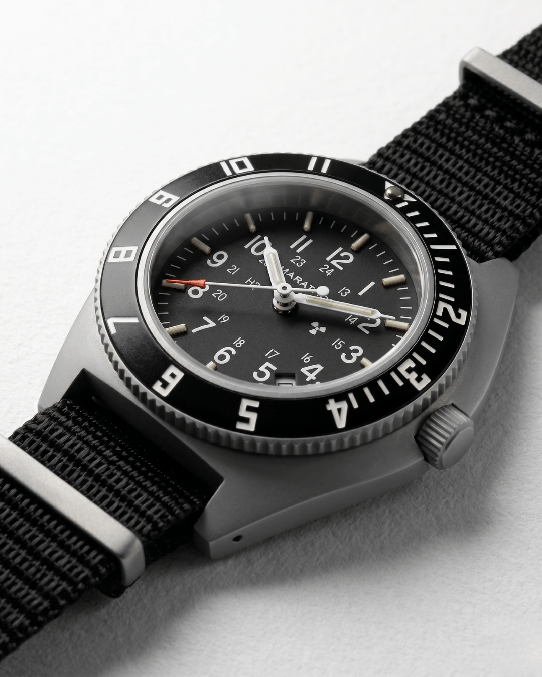 Macro shot of the SSNAV-D AUTO bezel and sapphire crystal. Designed for extreme air pressure shifts and professional aviation performance.